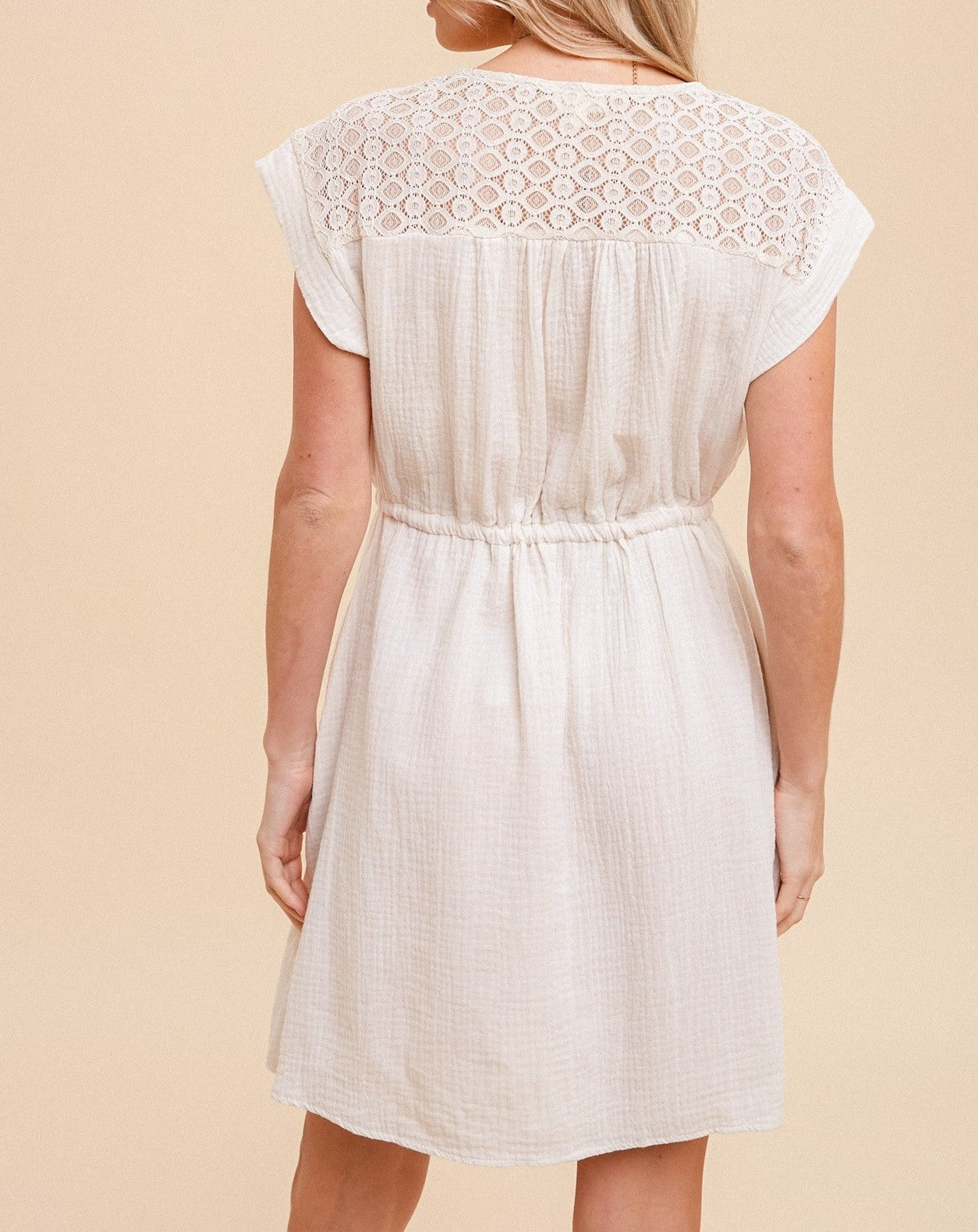 LACE INSTET V-NECK CINCHED WAIST GAUZE DRESS